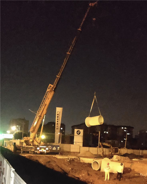 南沙区“弯臂矫正”—— 吊车的 “形变补偿” 技术